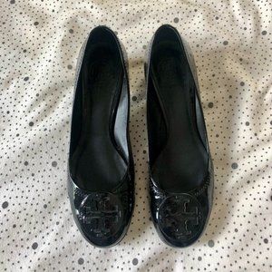 Tory Burch Amy Pumps in Black Patent Leather